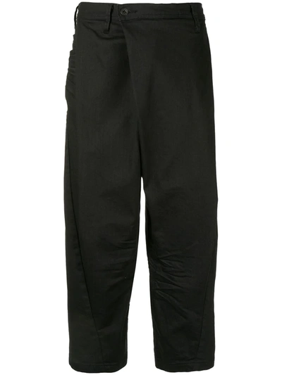 Julius Tuck Front Cropped Trousers In Black