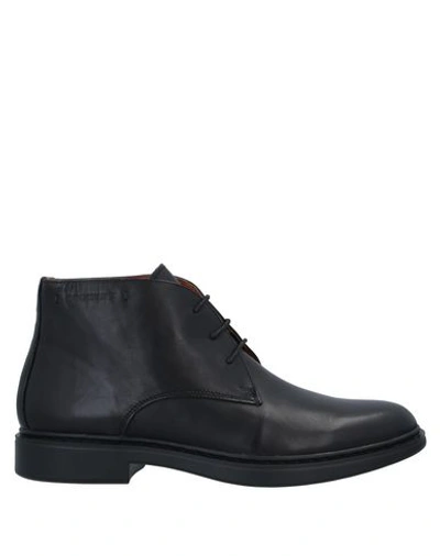 Docksteps Ankle Boots In Black