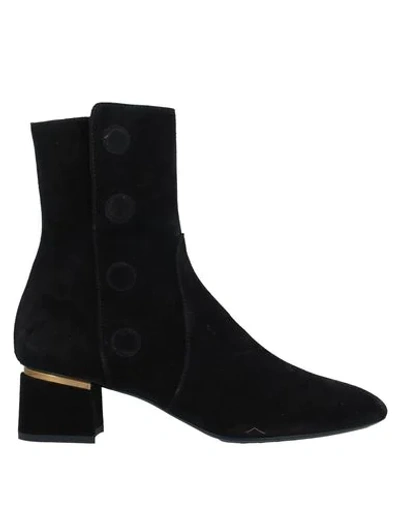 Tod's Ankle Boots In Black