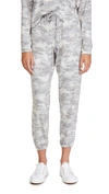 Onzie Weekend Sweatpants In Cozy Camo