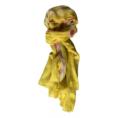 Pre-owned Moschino Stole In Yellow