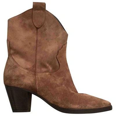 Pre-owned Fiorifrancesi Camel Suede Ankle Boots