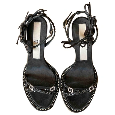 Pre-owned N°21 Black Glitter Sandals