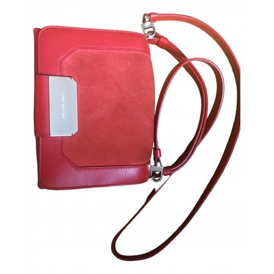 Pre-owned Stuart Weitzman Leather Crossbody Bag In Red
