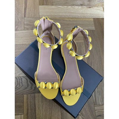 Pre-owned Alaïa Yellow Cloth Sandals
