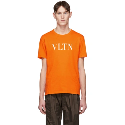 Valentino Vltn Graphic Tee In Ck0 Arancio