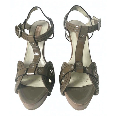 Pre-owned Rupert Sanderson Khaki Patent Leather Sandals