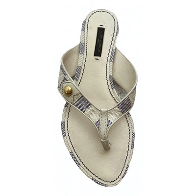 Pre-owned Louis Vuitton Leather Flip Flops In White