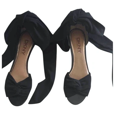 Pre-owned Dkny Cloth Sandals In Black