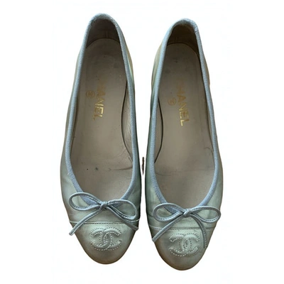 Pre-owned Chanel Patent Leather Ballet Flats In Silver