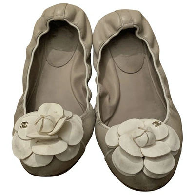 Pre-owned Chanel Beige Leather Ballet Flats