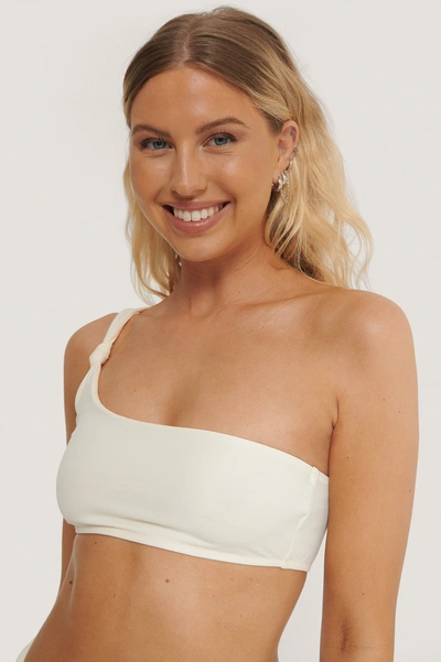 Danaë X Na-kd One Shoulder Knot Detail Bikini Top Offwhite In Light Beige