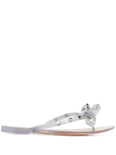 Valentino Garavani Rockstud Bow-embellished Glittered Rubber Flip Flops In Silver