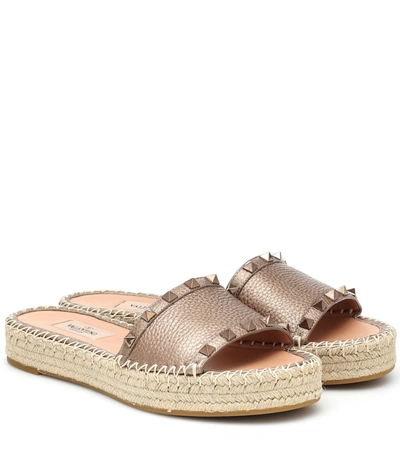 Valentino Garavani Rockstud Espadrille Slides In Metallic