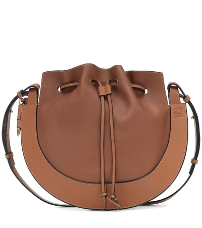 Loewe Horseshoe Medium Leather Shoulder Bag In Tan