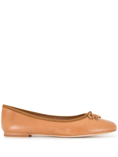 Tory Burch Tory Charm Leather Ballet Flats In Tan