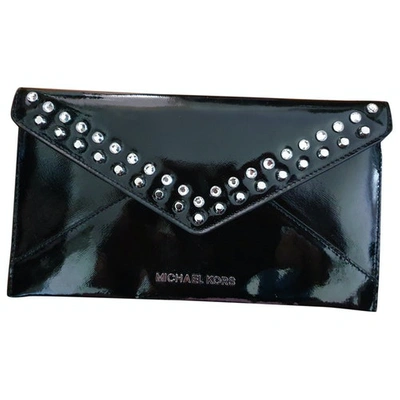 Pre-owned Michael Kors Patent Leather Clutch Bag In Black