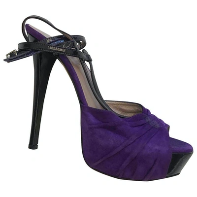 Pre-owned Versace Heels In Purple