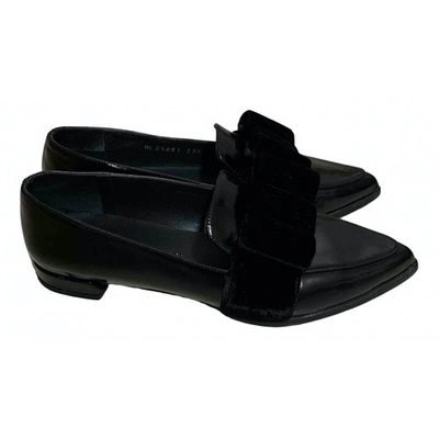Pre-owned Stuart Weitzman Patent Leather Flats In Black