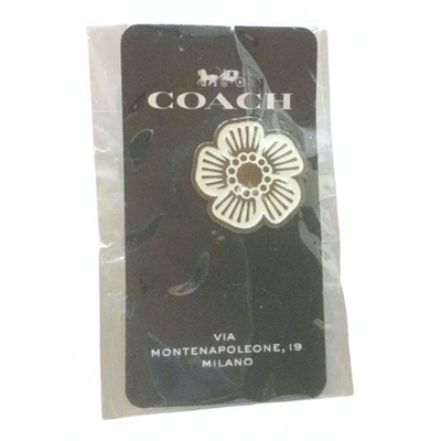 Pre-owned Coach Pin & Brooche In White