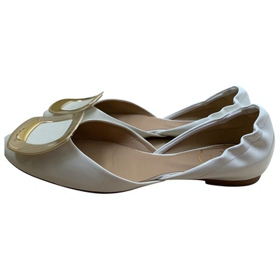 Pre-owned Roger Vivier Patent Leather Ballet Flats In White