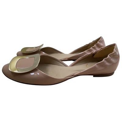 Pre-owned Roger Vivier Patent Leather Ballet Flats In Beige