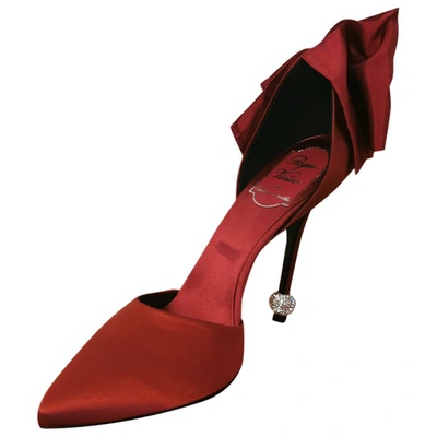 Pre-owned Roger Vivier Cloth Heels In Red