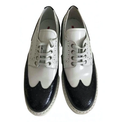 Pre-owned Prada Patent Leather Lace Ups In White