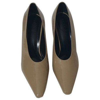 Pre-owned Aeyde Patent Leather Heels In Beige