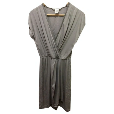 Pre-owned Diane Von Furstenberg Silk Mid-length Dress In Grey