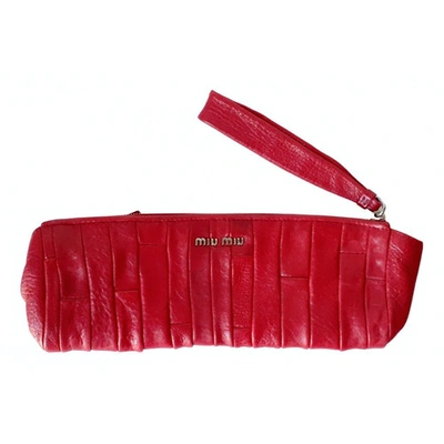 Pre-owned Miu Miu Leather Clutch Bag In Red