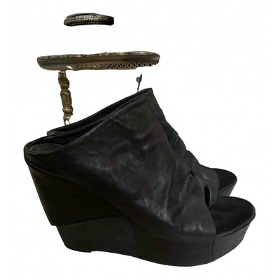 Pre-owned Cinzia Araia Black Leather Mules & Clogs