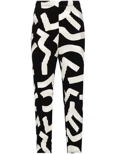Issey Miyake Patterned Plissé Cropped Trousers In Black