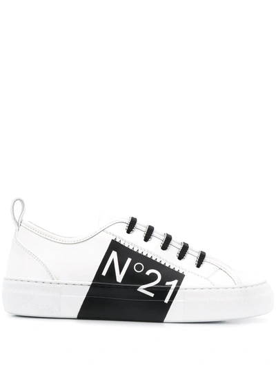 N°21 Gymnic Trainers In White And Black