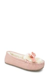 Minnetonka Cosi Faux Shearling Slipper In Blush Suede