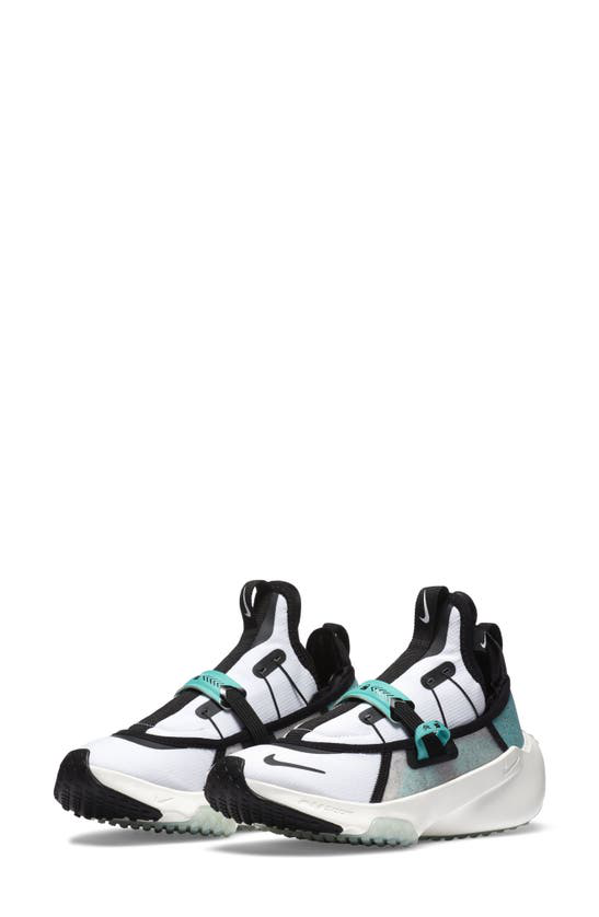 zoom traverse sneaker