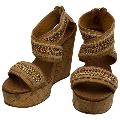 Pre-owned Tory Burch Leather Sandals In Camel