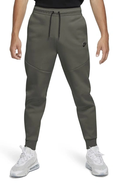 Nike Sportswear Slim Fit Tech Fleece Jogger Pants In Twighlight Marsh/black