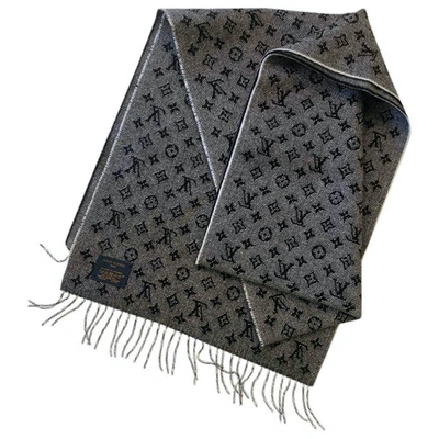 Pre-owned Louis Vuitton Cashmere Scarf In Grey