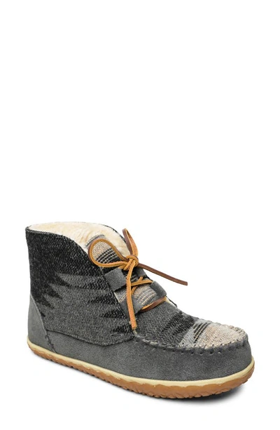 Minnetonka Torrey Pile-lined Lace-up Booties Women's Shoes In Gray