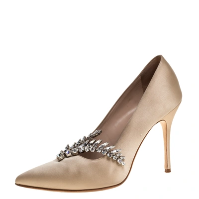 Pre-owned Manolo Blahnik Beige Satin Nadira Crystal Embellished Pointed Toe Pumps Size 38.5