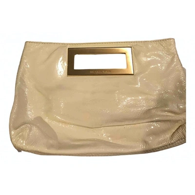 Pre-owned Michael Kors Patent Leather Clutch Bag In White