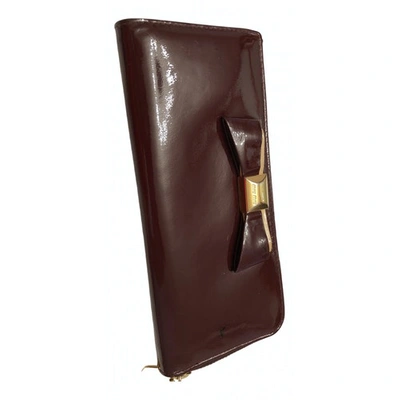 Pre-owned Miu Miu Patent Leather Wallet In Burgundy