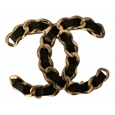 Pre-owned Chanel Cc Gold Metal Pins & Brooches