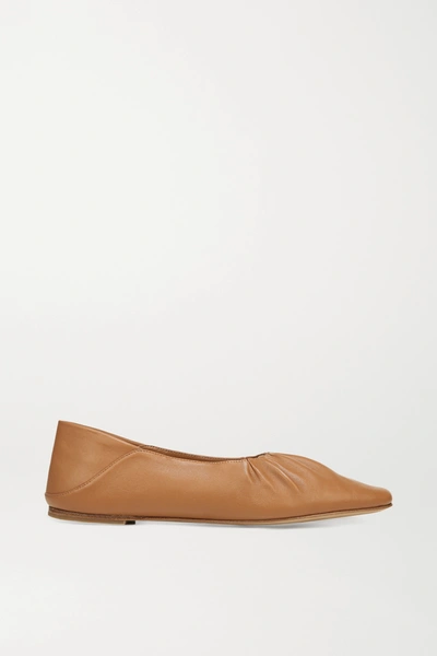 Vince Kali Convertible Ruched Ballet Flat In Tan