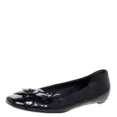 Pre-owned Gucci Black Patent Leather Flower Embellished Ballet Flats Size 37