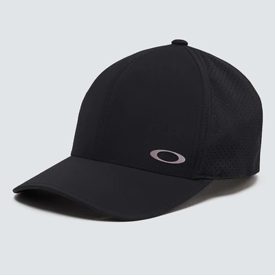 Oakley Aero Perf Trucker Hat In Black