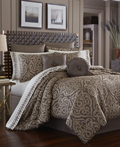J Queen New York Astoria Queen 4-pc. Comforter Set Bedding In Mink