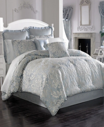 J Queen New York Five Queens Court Faith Queen Comforter Set Bedding In Sterling