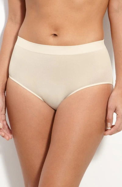 Wacoal B Smooth Briefs In Ivory